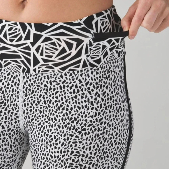 Lululemon Real Quick Tight Leggings Sz 8 - Picture 12 of 15